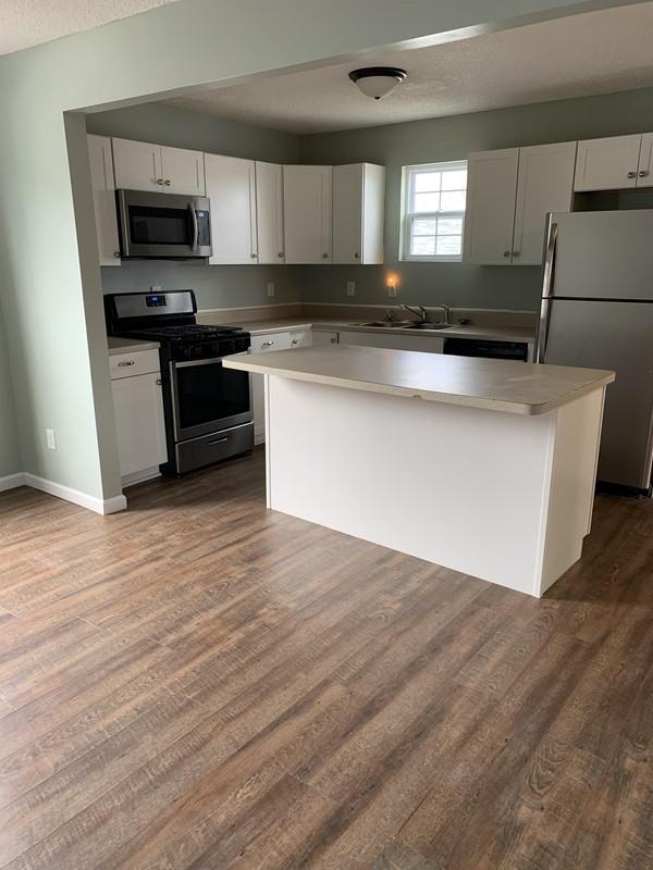 312 W 5th St #B - Photo 2 of 13