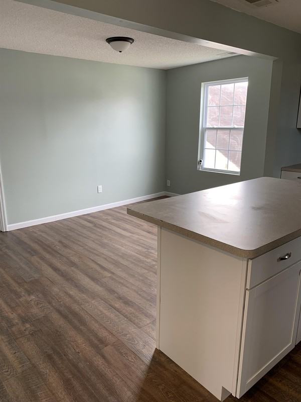 312 W 5th St #B - Photo 3 of 13