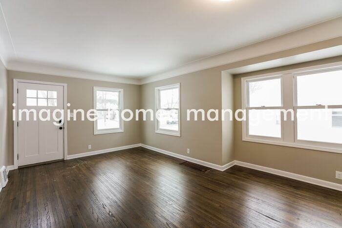 3236 Florida Ave S - Photo 3 of 14