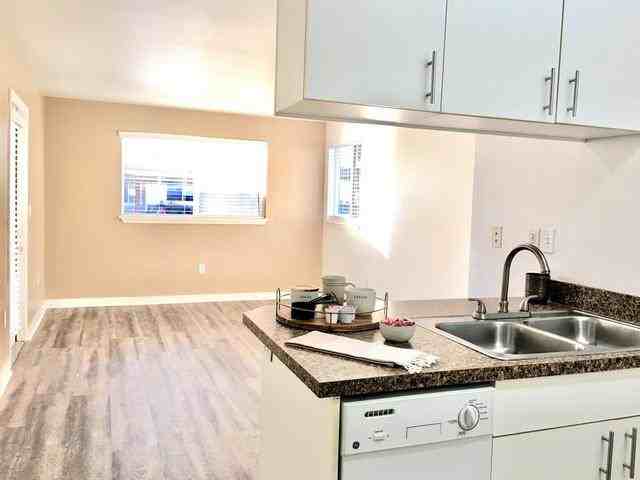 1099 S Dale St - Photo 2 of 22