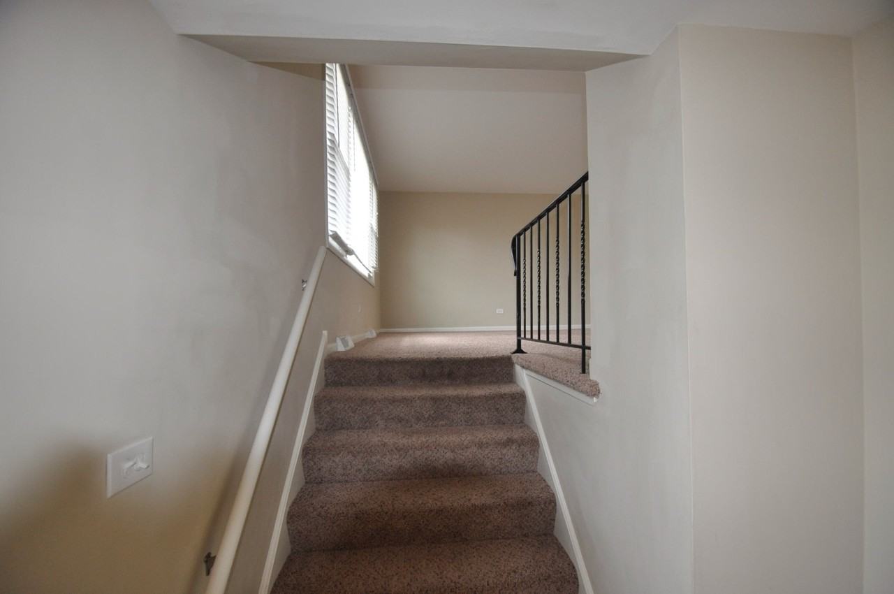 16056 Olcott Ave - Photo 3 of 8