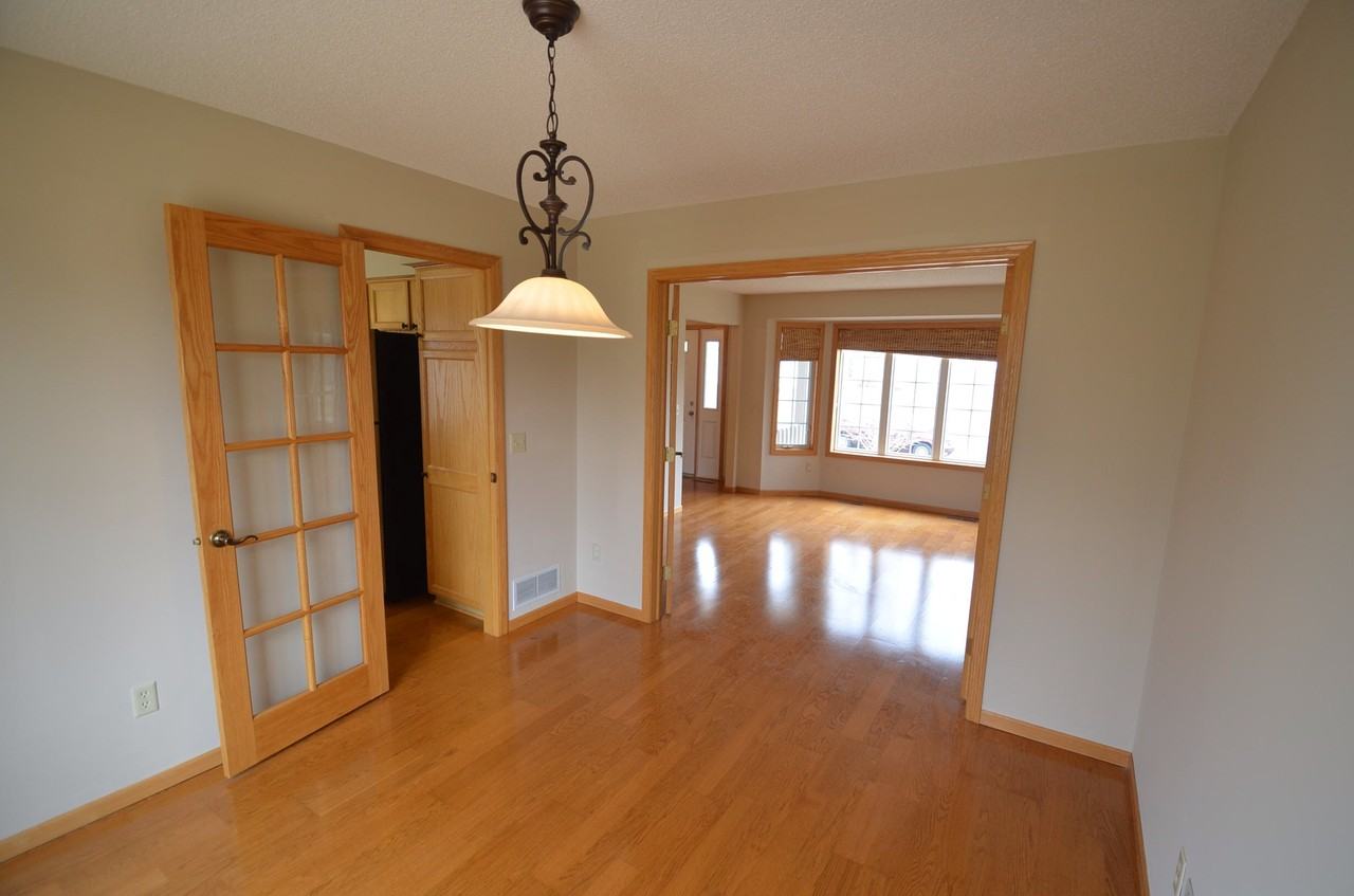 16599 Horizon Ave - Photo 3 of 8