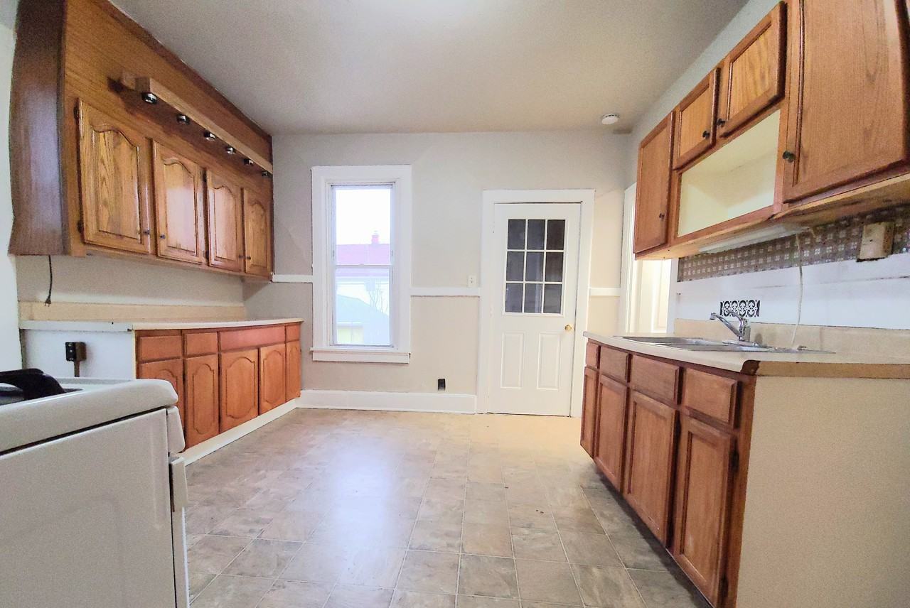 327 N 41st St - Photo 2 of 8