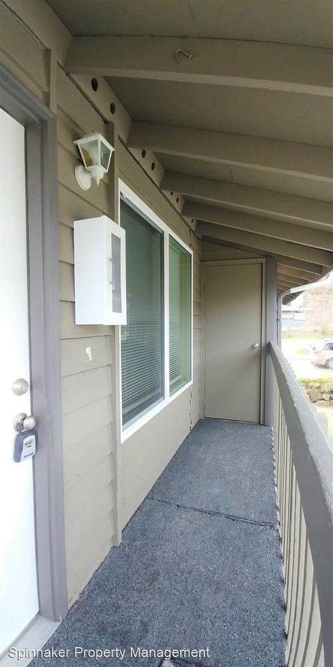 1121 S. Woodlawn St. - Photo 3 of 29