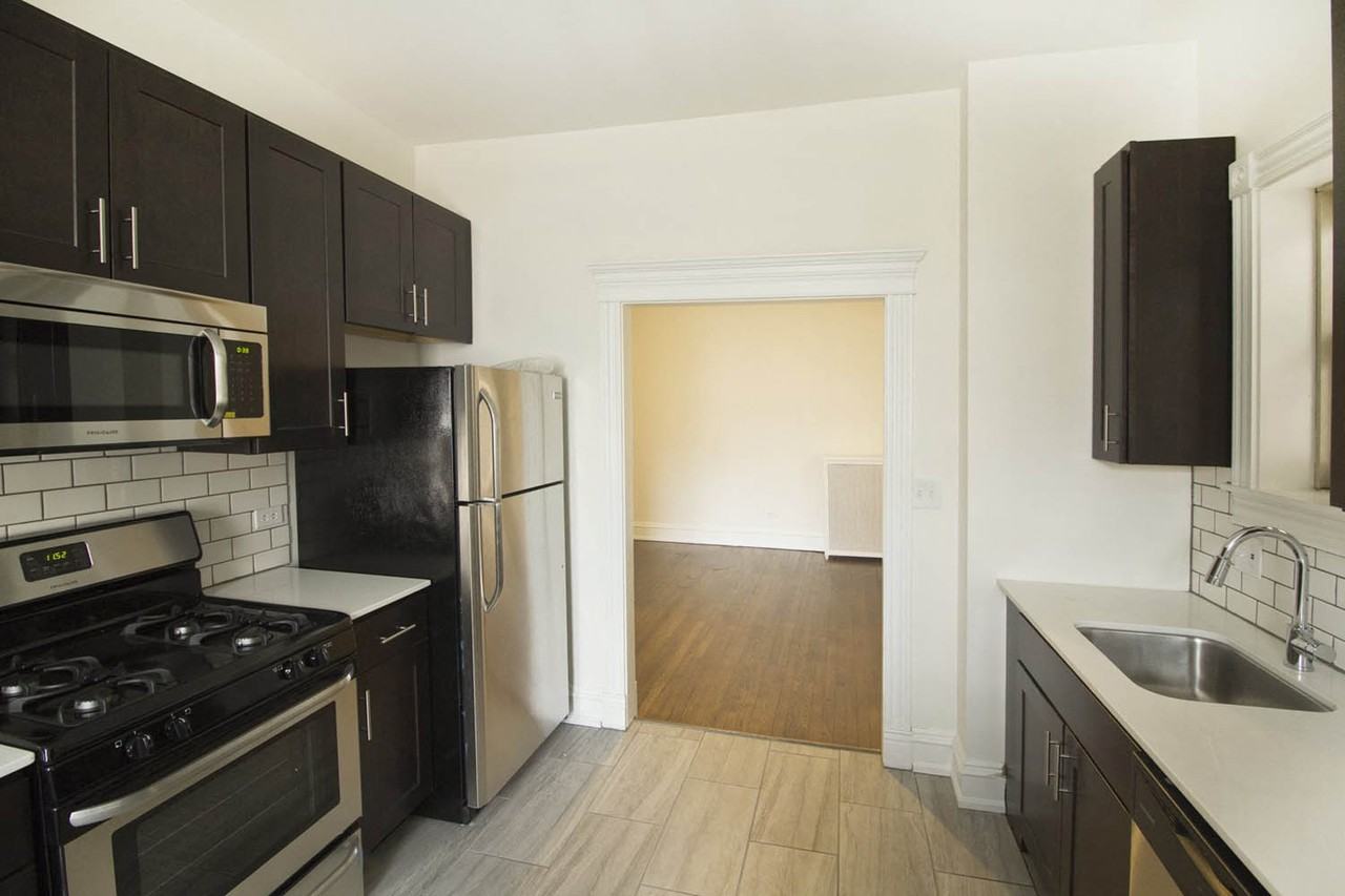 5533 S. Blackstone - Photo 3 of 10