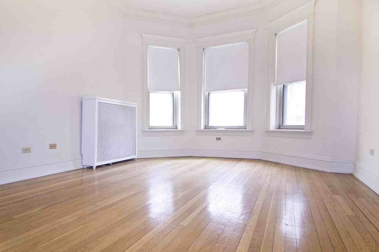 5533 S. Blackstone - Photo 6 of 10