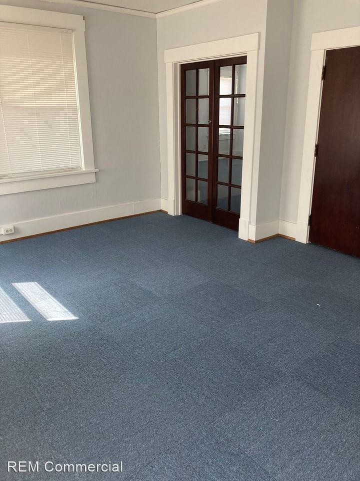 711 Lincoln Way E - Photo 3 of 8