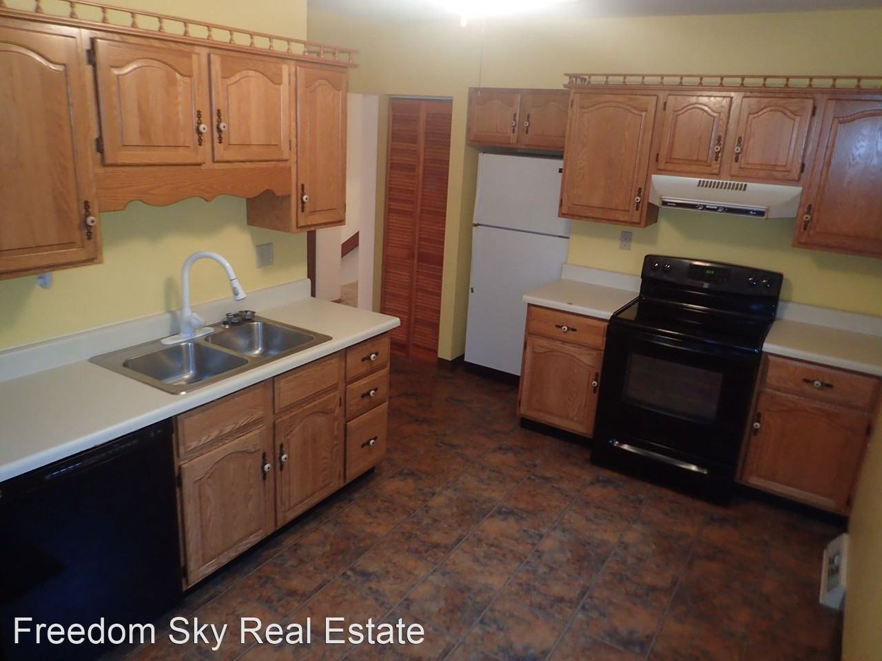 815 WEST 10TH STREET - Photo 2 of 24