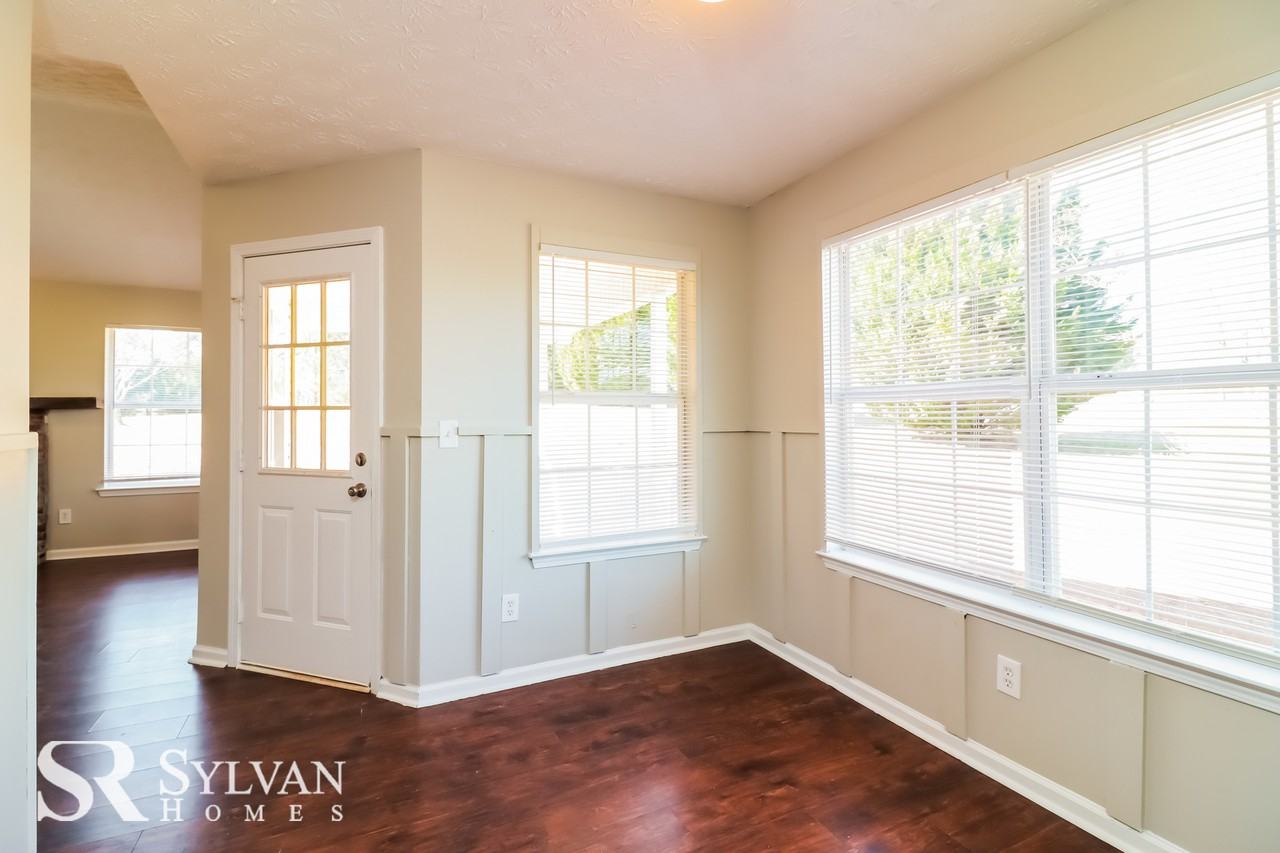 113 Potomac Dr - Photo 3 of 15