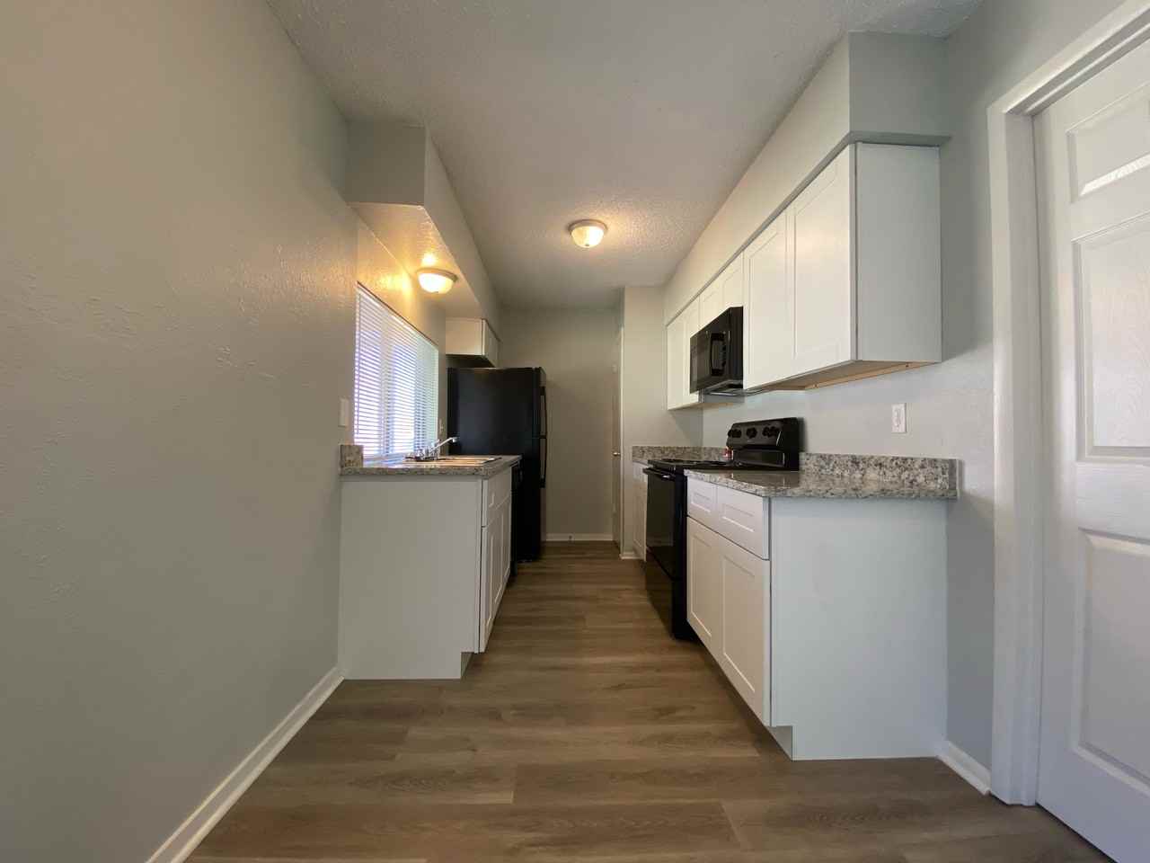 1238 Saturn Dr - Photo 2 of 10