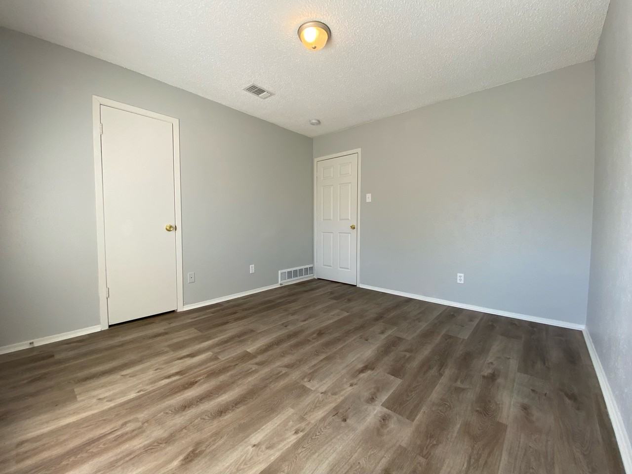 1238 Saturn Dr - Photo 3 of 10