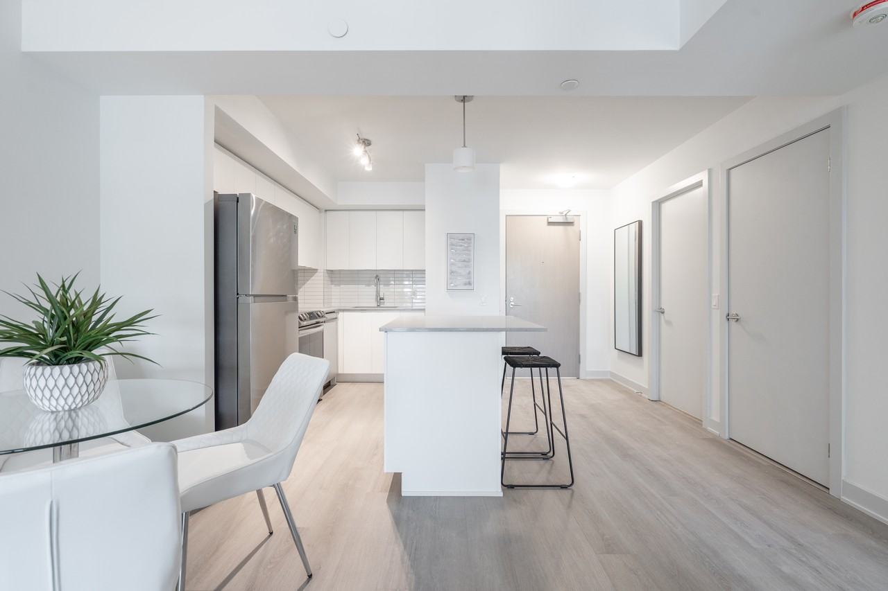 3385 Dundas Street West - Photo 3 of 4
