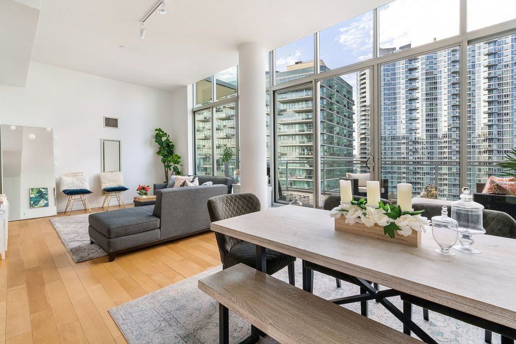 47-49 Center Boulevard #3203 - Photo 2 of 17