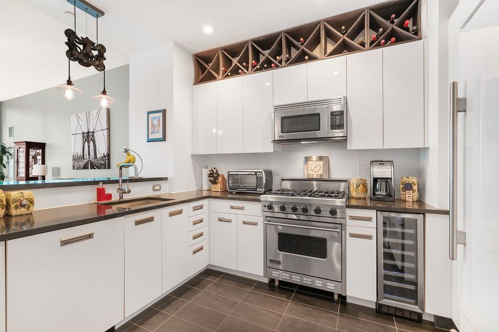 47-49 Center Boulevard #3203 - Photo 3 of 17