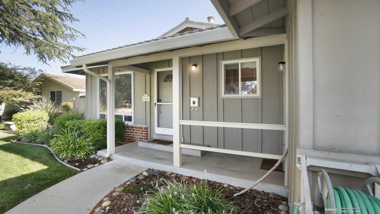 4986 Sutcliff Avenue - Photo 3 of 54