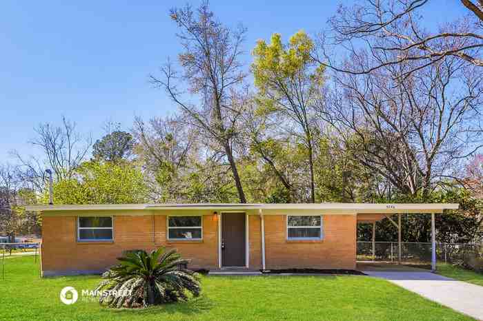 9246 Spottswood Rd - Photo 3 of 16