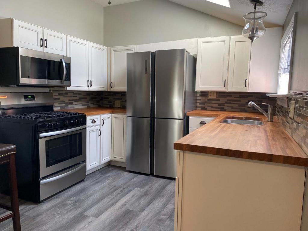 1136 Pownal Rd - Photo 4 of 17