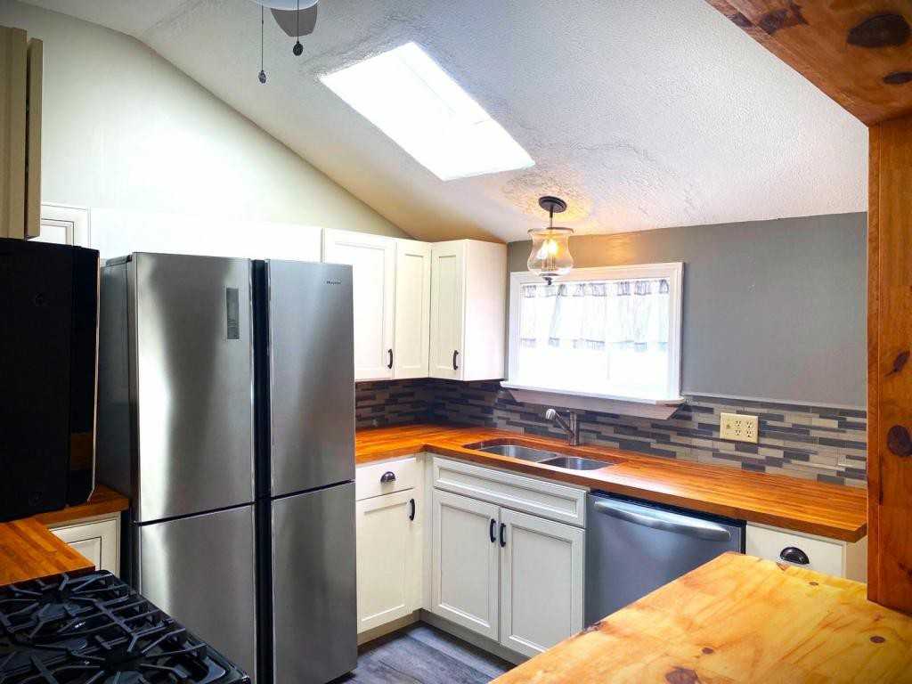 1136 Pownal Rd - Photo 5 of 17