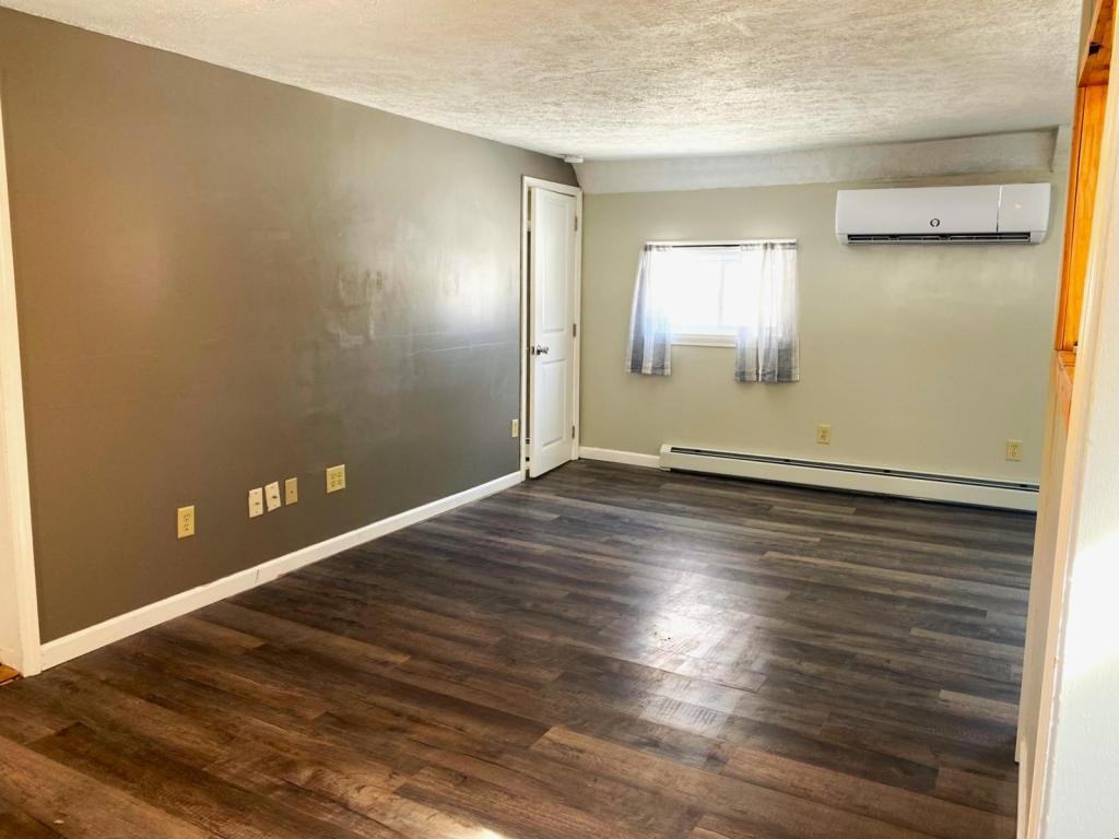 1136 Pownal Rd - Photo 6 of 17