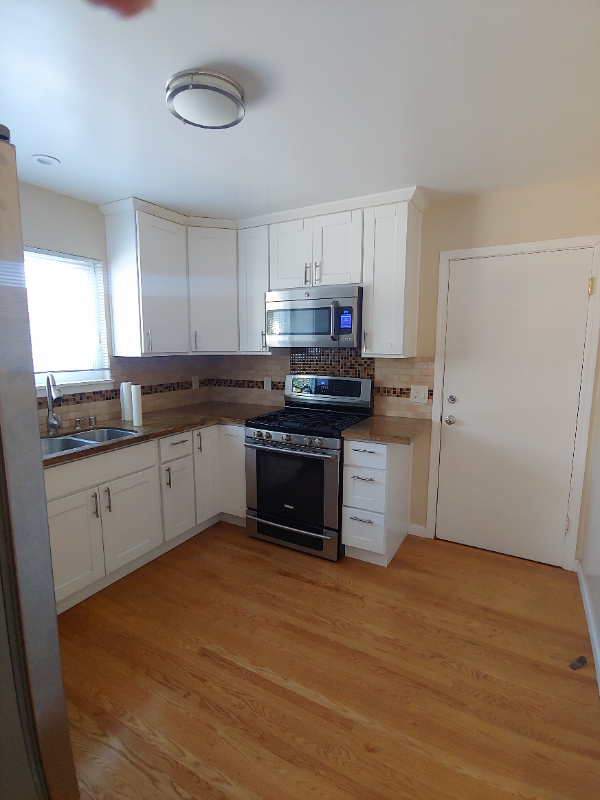 1002 Hudson St - Photo 2 of 7