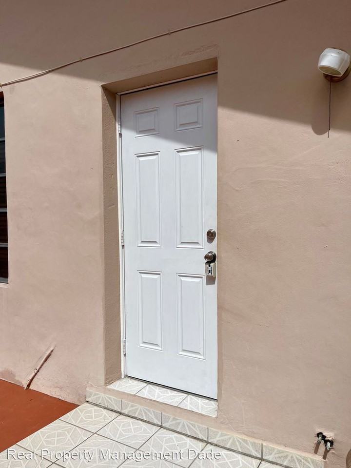 320 Sw 136th Ave - Photo 3 of 9