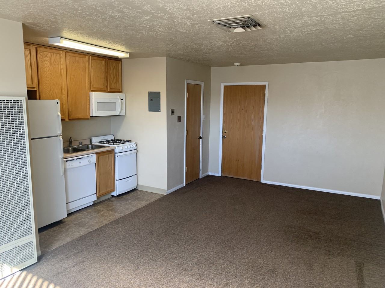 1410 Girard Blvd Ne - Photo 6 of 17