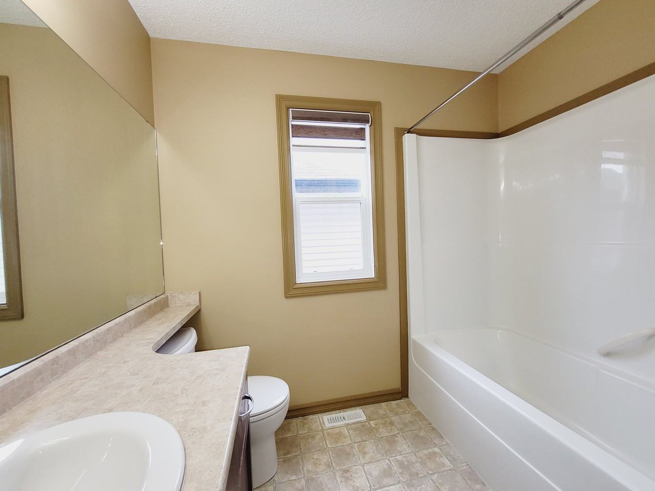 2823 21 Ave Nw - Photo 2 of 20