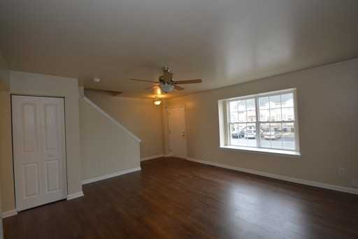 653 Dairy Dr - Photo 3 of 8