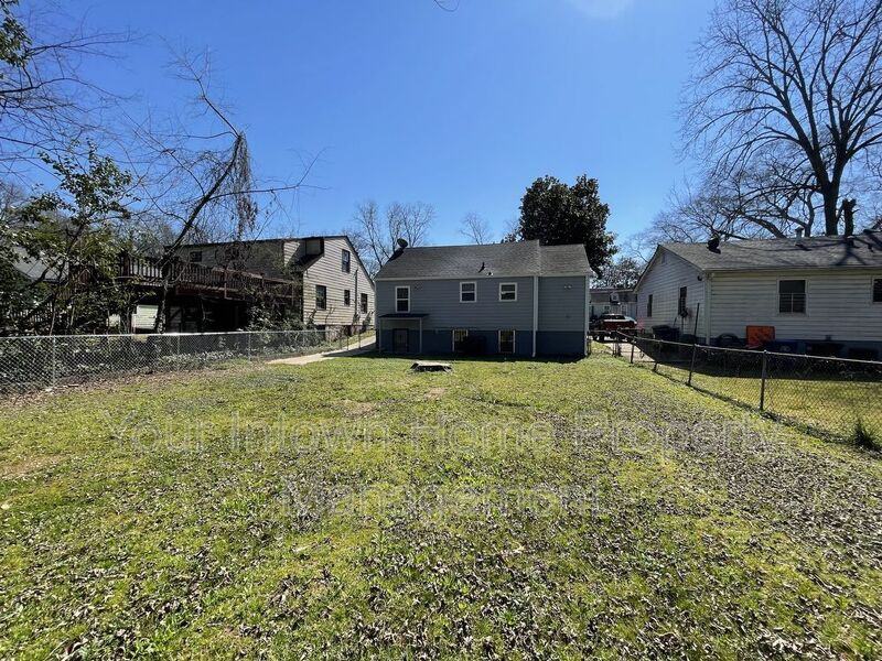 825 Erin Ave Sw - Photo 3 of 18