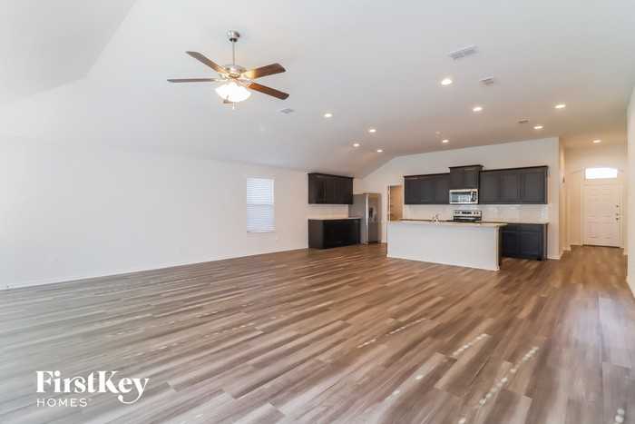 3217 Montego Bay Ln - Photo 3 of 15