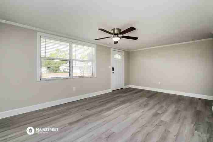 12906 Kings Manor Ave - Photo 3 of 16