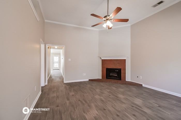 610 Ashley Glen Cir W - Photo 2 of 10