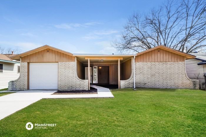 13406 Chesterton Dr - Photo 3 of 16