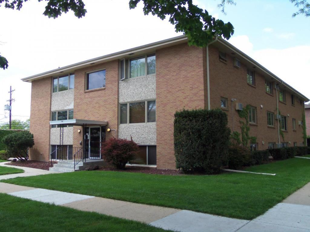 701 S 11th St - Photo 2 of 5