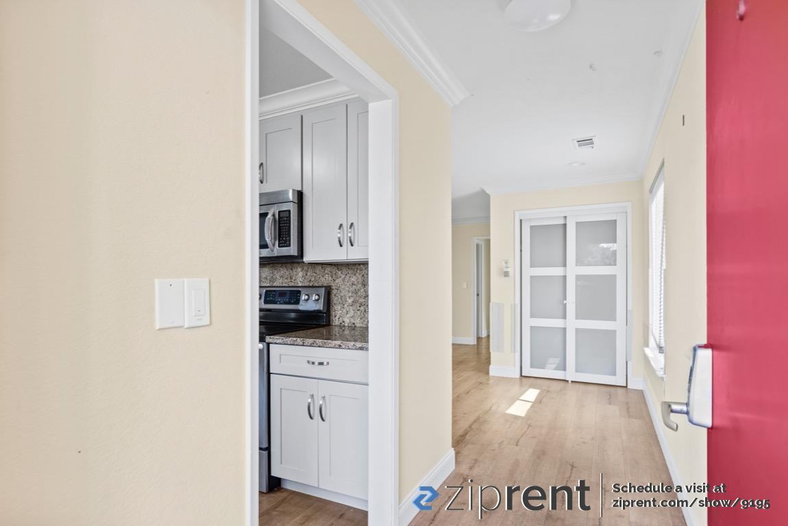 72 Loyola Ave - Photo 3 of 21