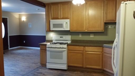 17929 W Chippewa Rd - Photo 2 of 11