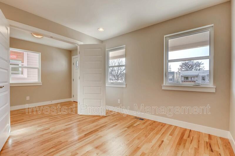 3344 N Williams St - Photo 4 of 24