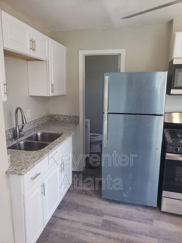 99 Stafford St Nw #A - Photo 3 of 9