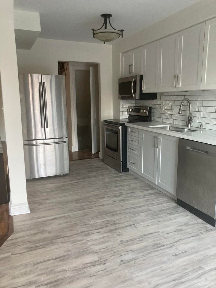 658 Galloway Crescent - Photo 2 of 11