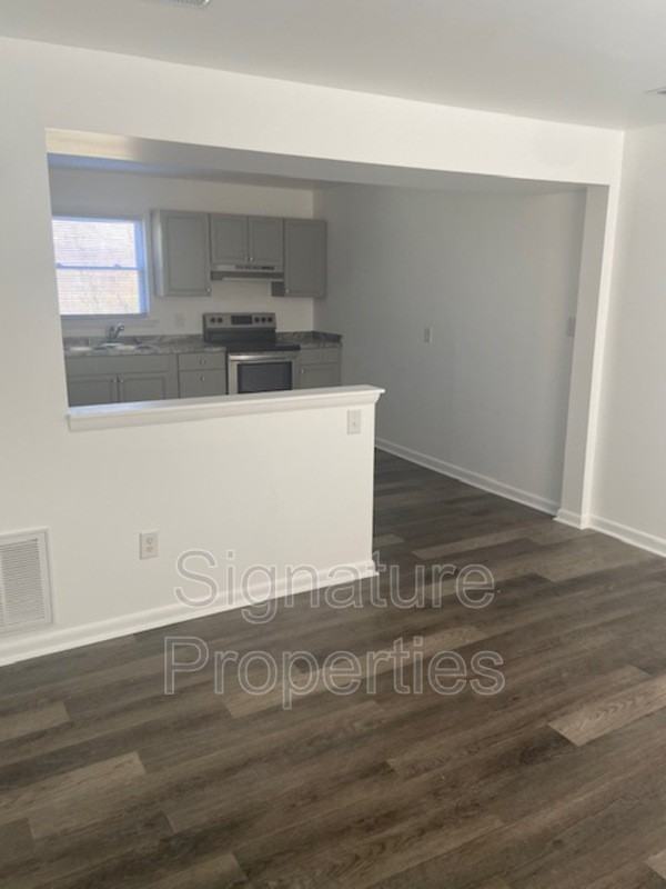 1516 W Clara Dr #10 - Photo 2 of 9