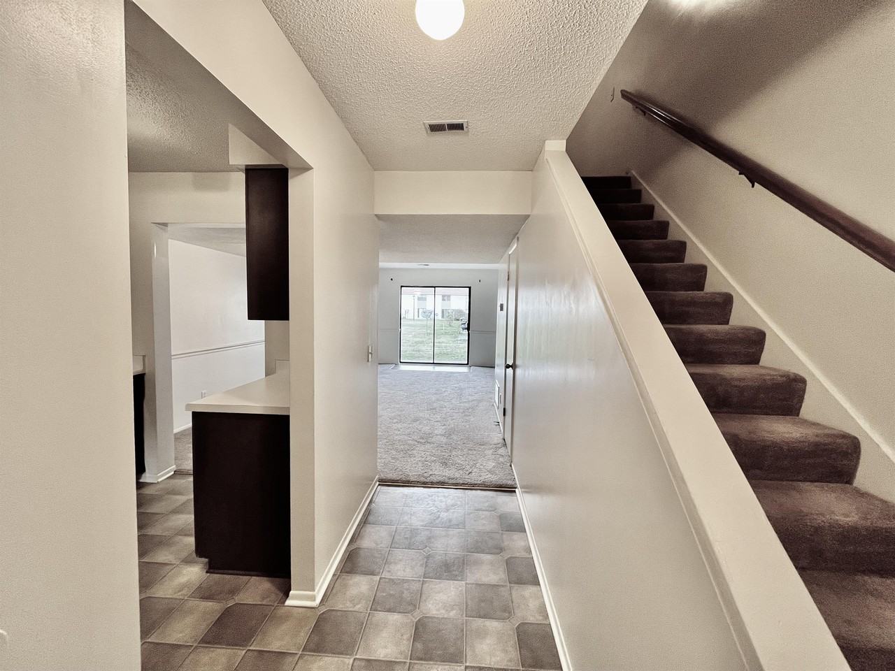 901 Olmstead Drive - 28Unit 28 #28 - Photo 2 of 15