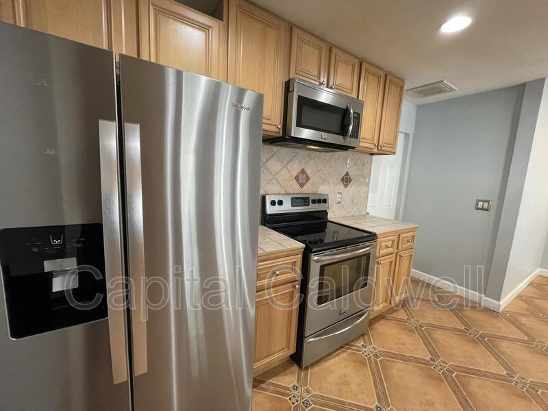 12813 Starling Dr - Photo 3 of 43