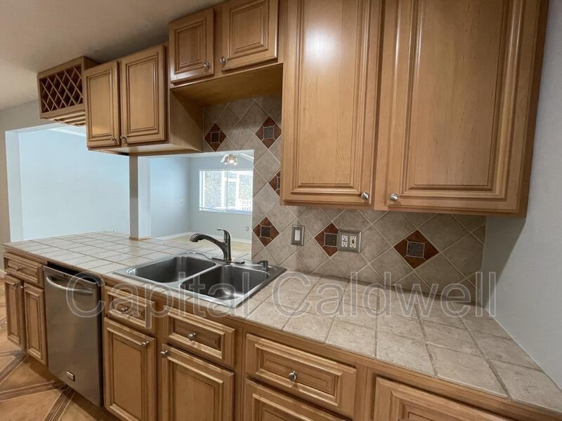 12813 Starling Dr - Photo 4 of 43