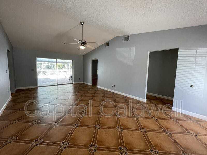 12813 Starling Dr - Photo 7 of 43