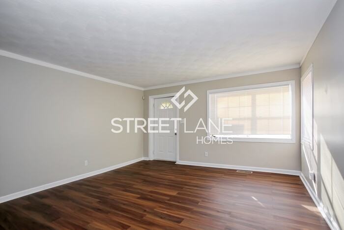 688 Dexter Ave - Photo 3 of 15