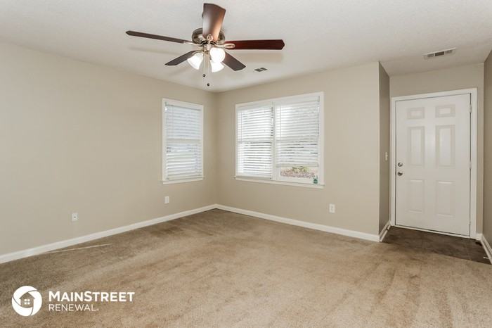 30 Jennifer Ln - Photo 3 of 16