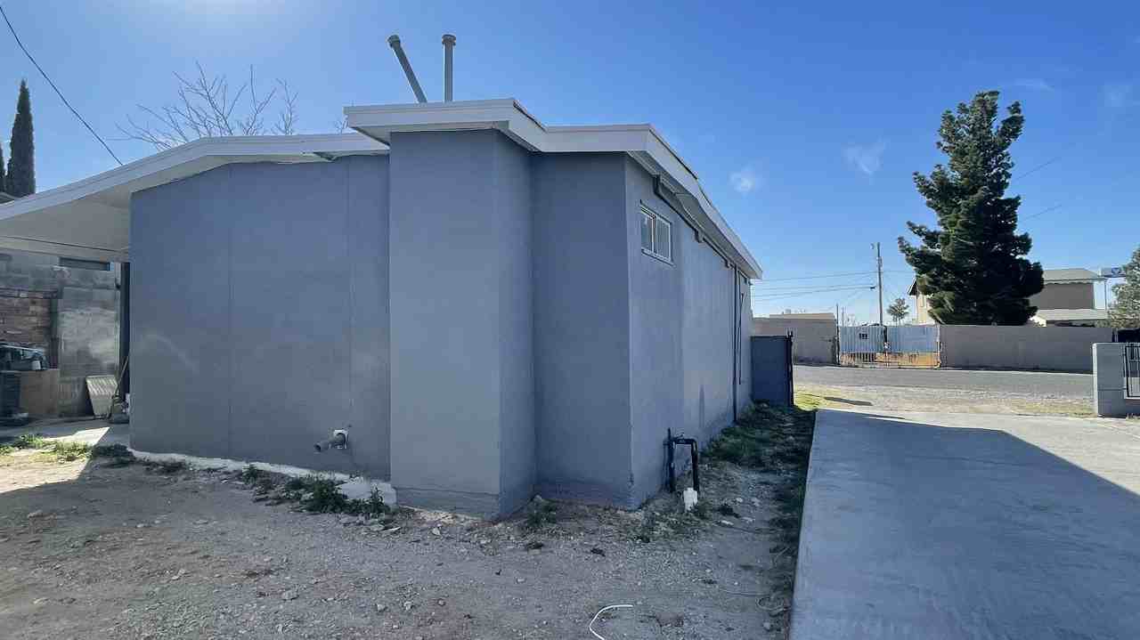 605 Meadow Rd #1 - Photo 3 of 16