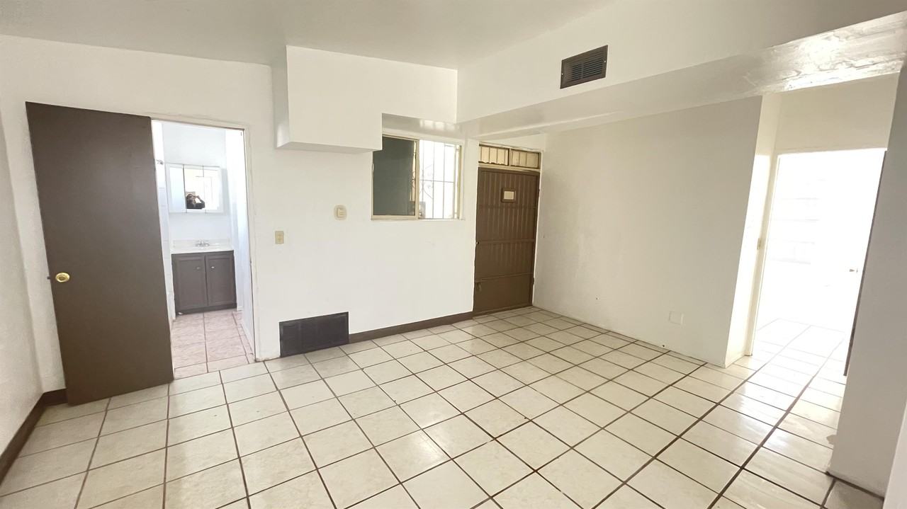 605 Meadow Rd #1 - Photo 6 of 16