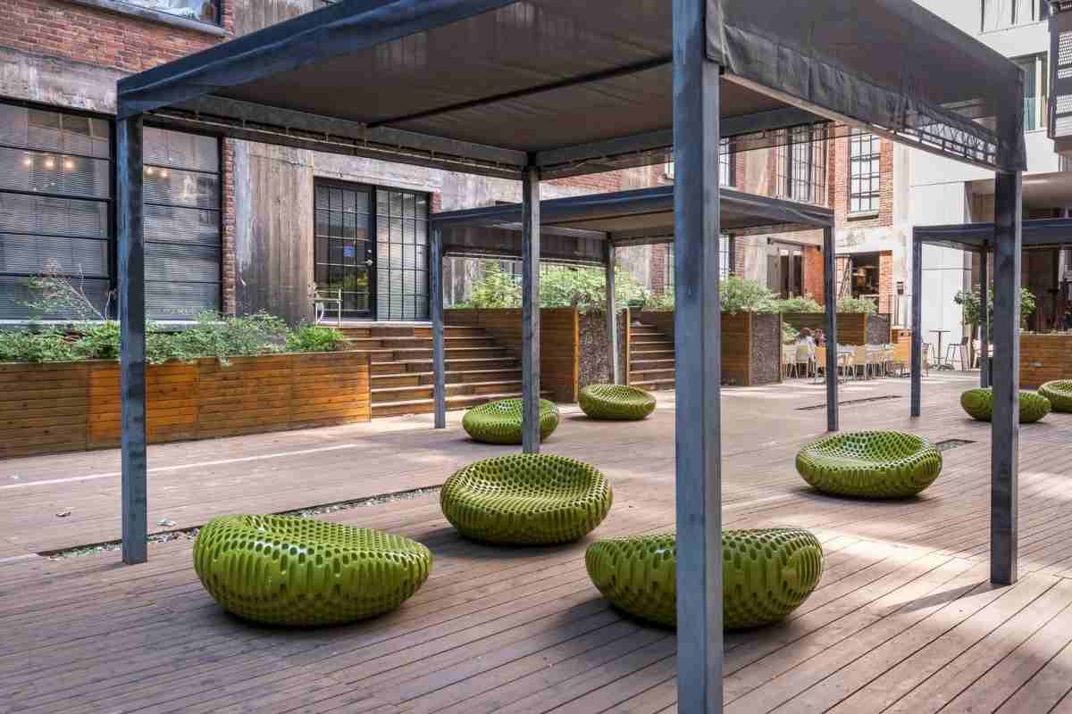 Square Victoria Metro station 2 bedroom 2 bathroom fully furnished. - Photo 2 of 50