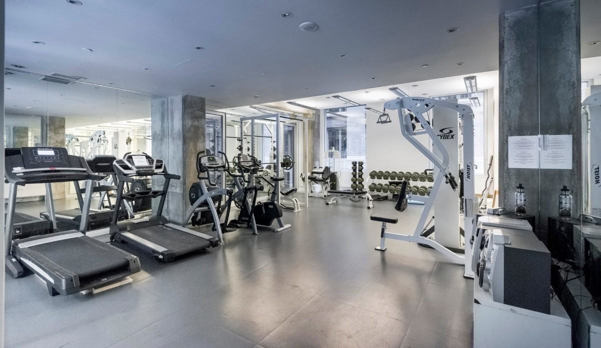 Square Victoria Metro station 2 bedroom 2 bathroom fully furnished. - Photo 3 of 50